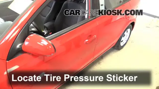 2011 Hyundai Elantra Touring GLS 2.0L 4 Cyl. Neumáticos y ruedas Controlar presión de neumáticos